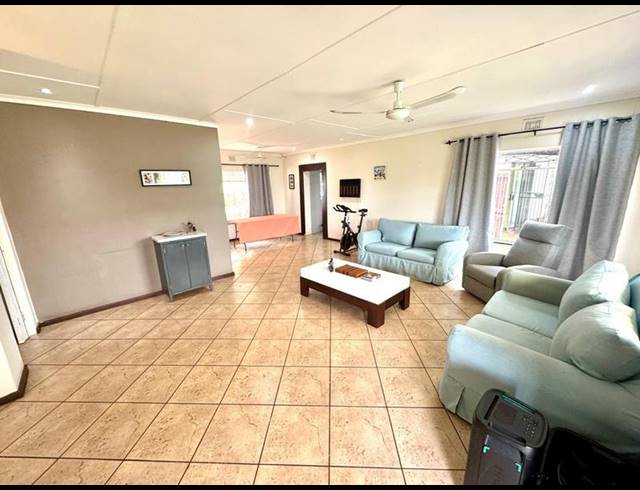 4 BEDROOM HOUSE FOR SALE IN PRESTBURY